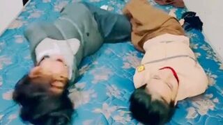 Japanese lesbian bdsm показывает чувственные сцены с тонкими техниками верёвочного связывания и контролем