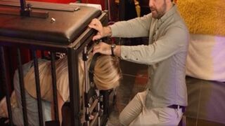 BDSM-дungeon показывает тайные комнаты с верёвками, тенями, мебелью