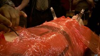 BDSM Private Party Enthüllt Lustvolle Spiele Mit Fesseln Wachs Und Tiefer Hingabe