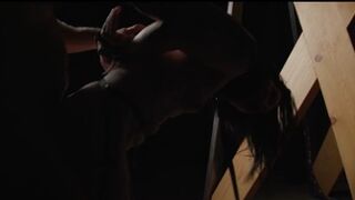 Bdsm dominant Zeigt Kraftvolle Kontrolle In Erstem Bondage Abend Mit Intensiver Leidenschaft Und Wilder Party Atmosphäre